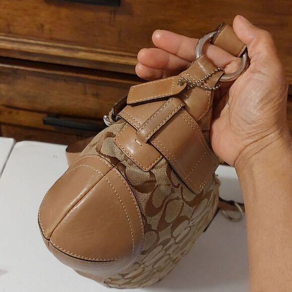 Coach Logo Signature Hamptons Hobo Bag F07077 - Picture 4 of 13